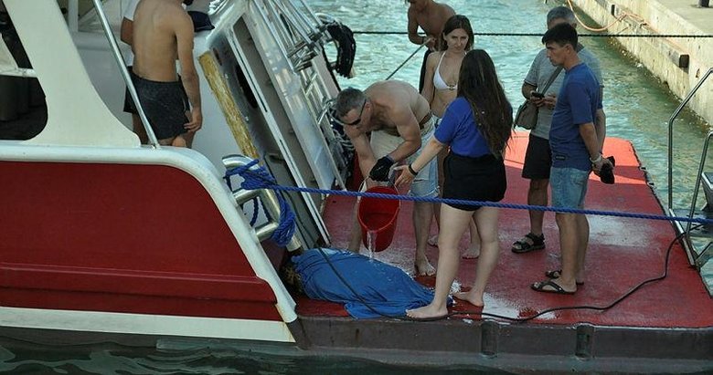 Denizde yaralı bulundu! Yardımına tur teknesi koştu