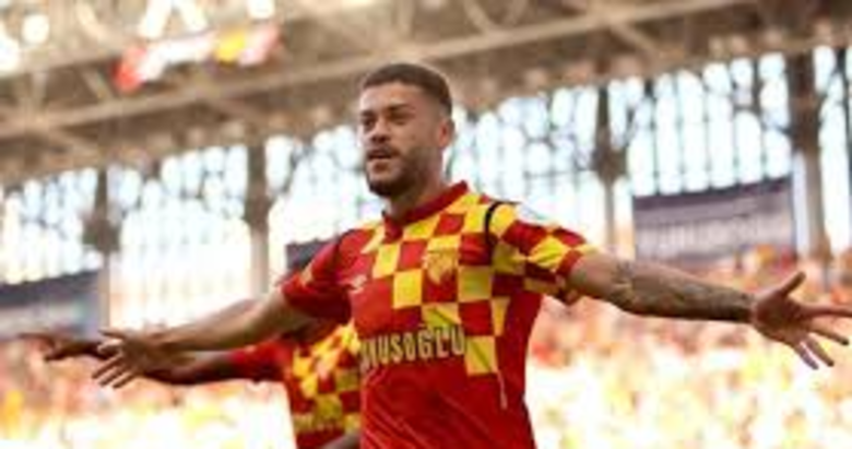 Romulo, Fener forması giydi