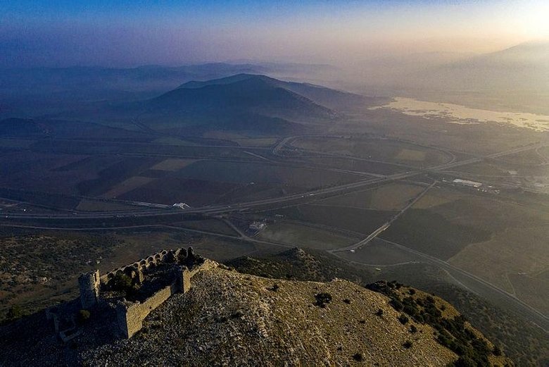 Adını zorlu yollarından alan Keçi Kalesi manzarasıyla ilgi görüyor