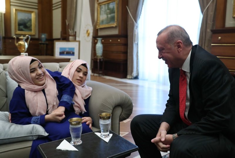 Başkan Erdoğan ve Emine Erdoğan siyam ikizlerini kabul etti