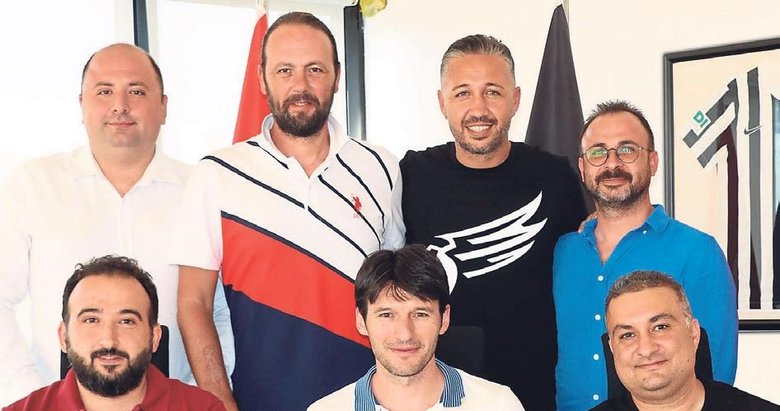 Altay’da Akın imzaladı