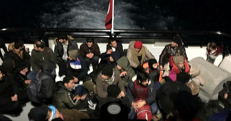 İzmir Çeşme’de 47 düzensiz göçmen yakalandı