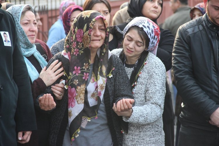 İzmir Çiğli’de sevgilisi tarafından öldürülen polis memuru gözyaşlarıyla uğurlandı