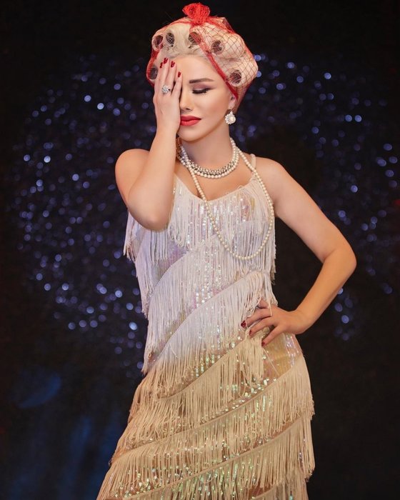 Ünlü şarkıcı Ceylan yeni imajıyla dikkat çekti