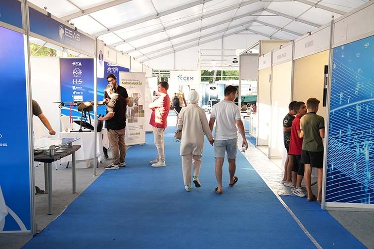 İEF’ye katılan İAOSB’ye gençlerin ilgisi yoğun oldu