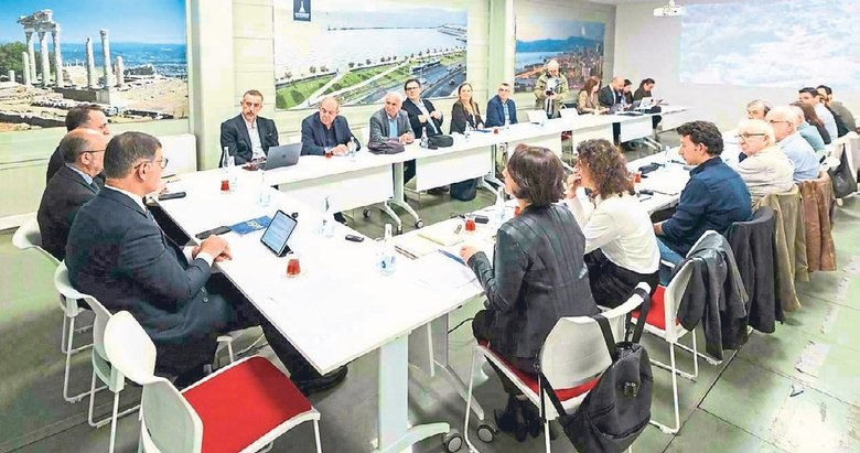 İzmir’in 8 bin 500 yıllık hazinesi masaya yatırıldı