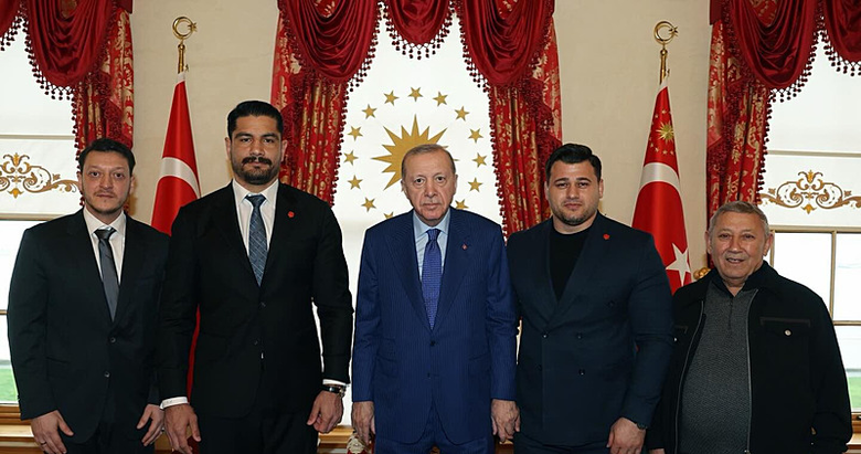 Başkan Erdoğan, Türkiye Güreş Federasyonu Başkanı Taha Akgül’ü kabul etti