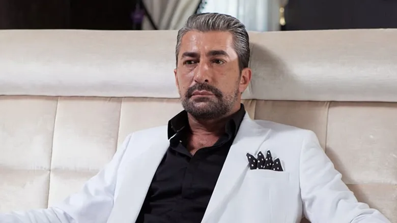 erkan-petekkayanin-yuzugunun-anlami-ortaya-cikti-sozlesmesine-bile-yazdiriyor-asla-cikartmam-1792484745865.jpeg