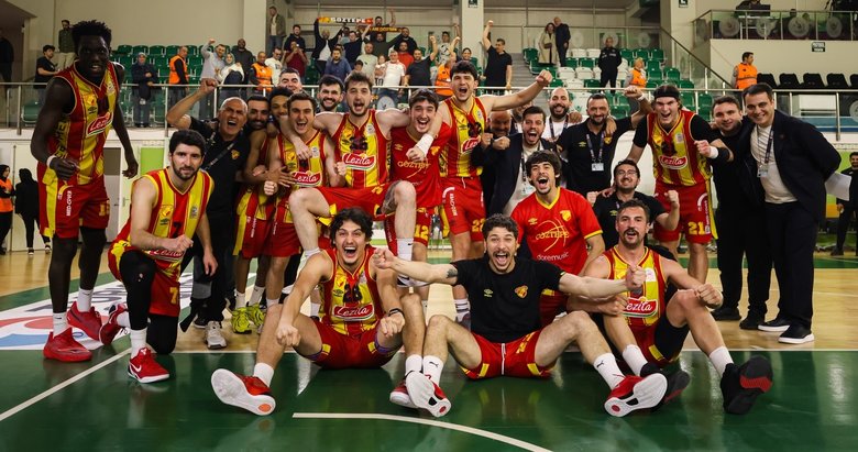 Göztepe potada yarı final kapısını araladı