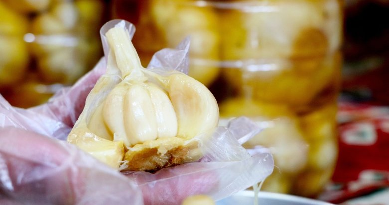 Sarımsak turşusunun faydaları saymakla bitmiyor! Bağışıklık güçlendirmeye birebir