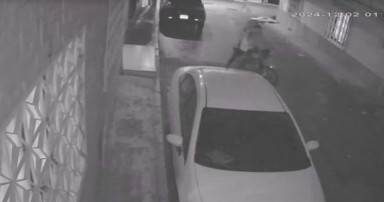 İzmir’de kuyumcuya sokakta tuzak: Para dolu çantayı alamayınca cüzdanını çaldılar