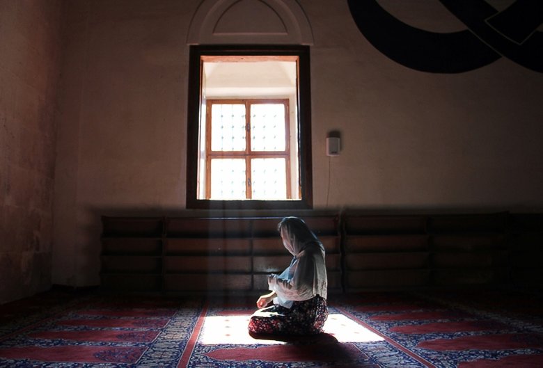 Arefe namazı kaç rekattır? Arefe namazı nasıl kılınır? Arefe namazına nasıl niyet edilir? Arefe nedir? Arefe günü hangi dualar okunur?