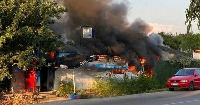 Urla’da hareketli anlar! Yangında küle döndü