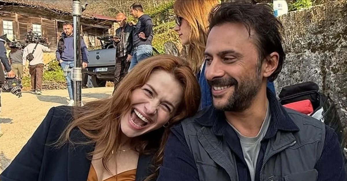 Reyting rekoru kıran dizide aşk iddiası! Güzel oyuncu cevapladı