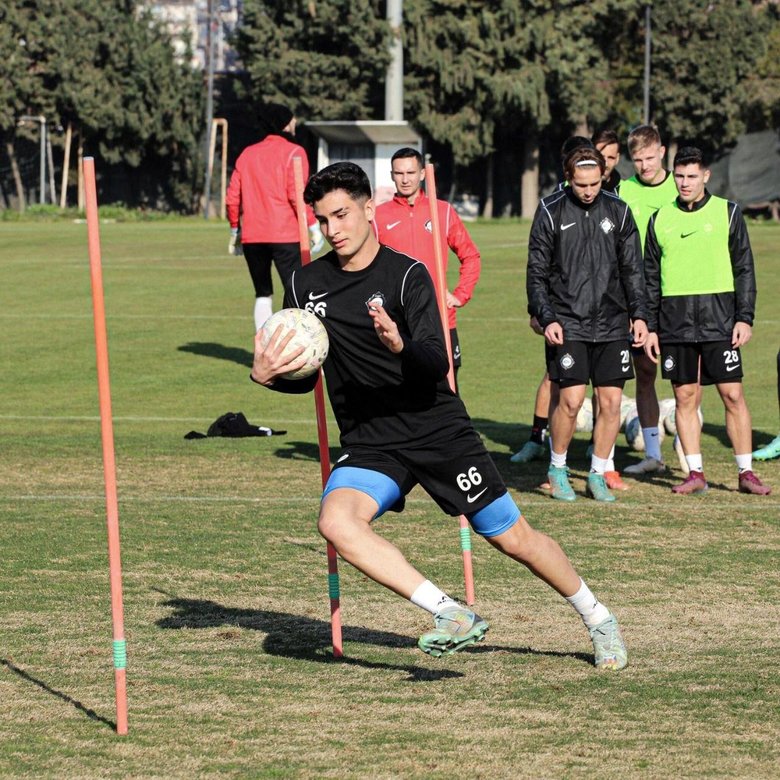 Fethi Sekin’in oğlu Burak Tolunay Sekin, Altay’dan Galatasaray’a transfer oldu