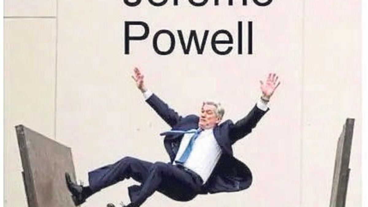 Donald Trump Powell’ı çöpe attı