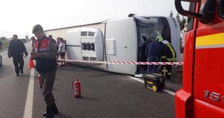Turistleri taşıyan otobüs devrildi: 17 yaralı