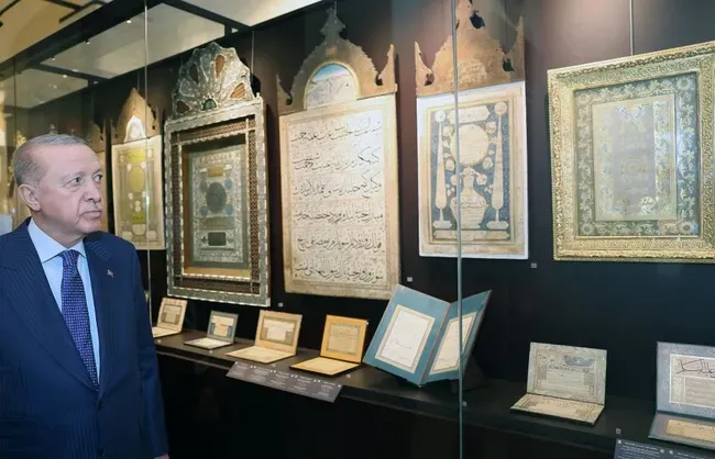 baskan-erdogan-darphane-i-amire-muzelerini-gezdi-1792854387461.png