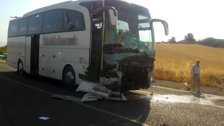 Son dakika: Manisa Salihli’de otobüs ile minibüs çarpıştı! Ölü ve yaralılar var