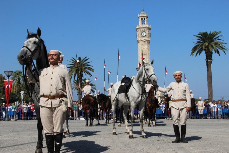 İzmir’de duygu yüklü tören