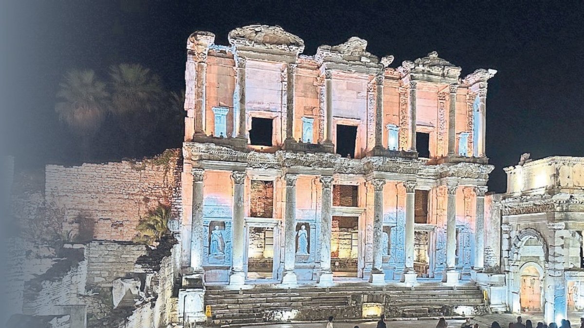 İzmir'de gece müzeciliği gençlerle buluşuyor