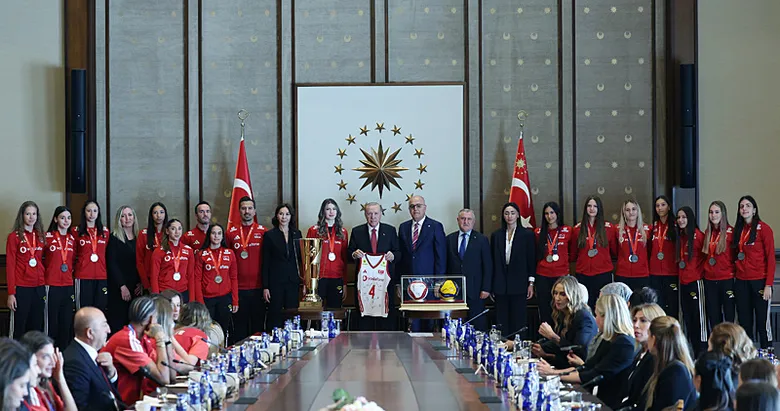 Başkan Erdoğan, A Milli Kadın Voleybol Takımı’nı kabul etti