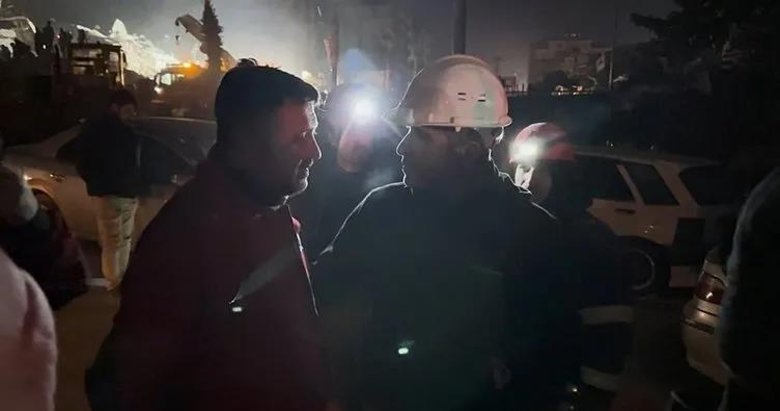 Türkiye’yi duygulandıran hikaye: Enkaz altında itfaiyecilere verdiği sözü tuttu!