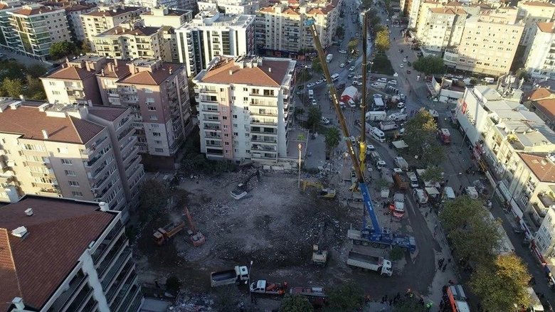 İzmir depreminde yıkılan Rıza Bey Apartmanı davasında tutuklu kalmadı