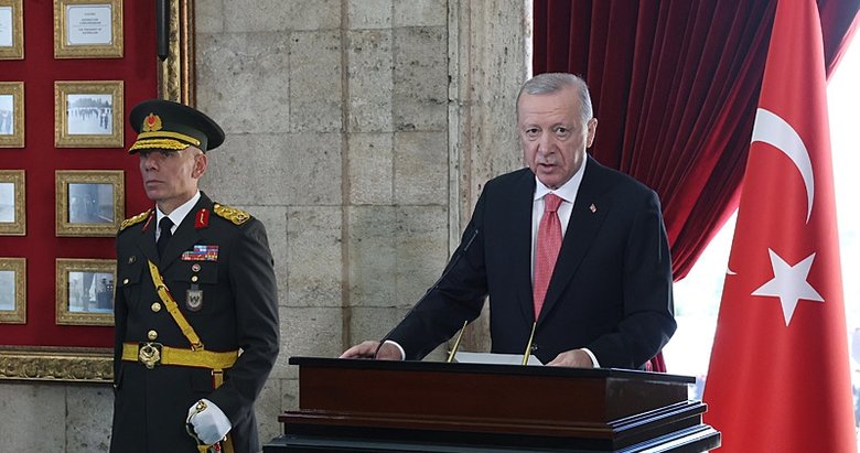 Son dakika: Başkan Erdoğan ve devlet erkanı Anıtkabir’i ziyaret etti