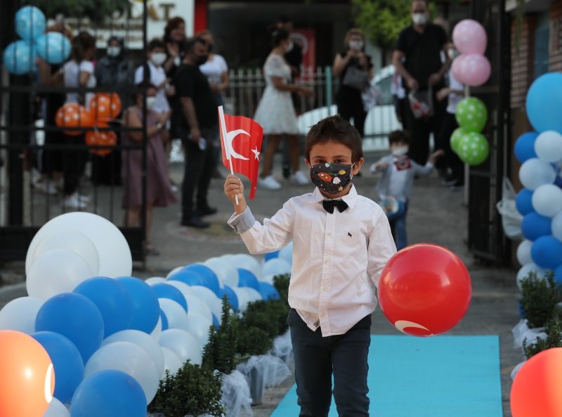 İzmir’de yüz yüze eğitim coşkuyla karşılandı