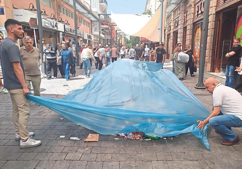 İzmir’in silüeti çöp kuleleri