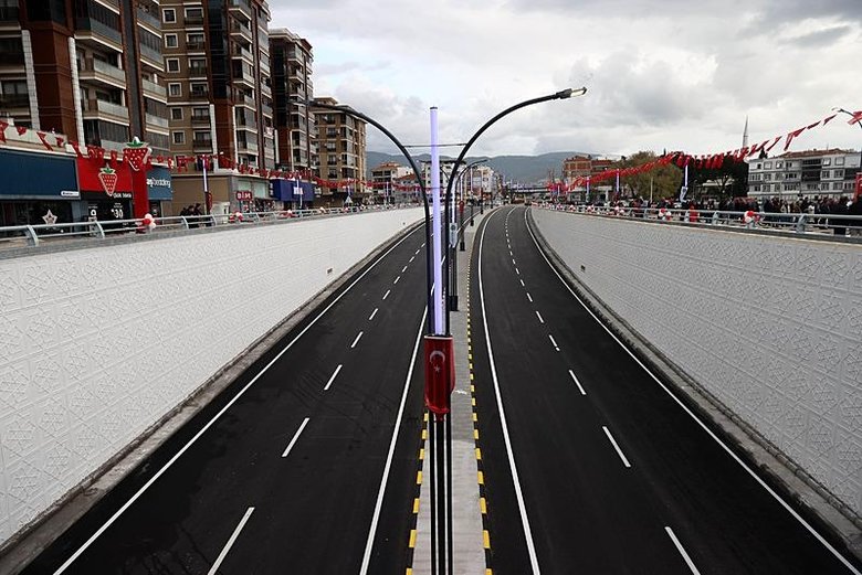 Menemen’in dev projesi 100. Yıl Köprülü Kavşağı açıldı