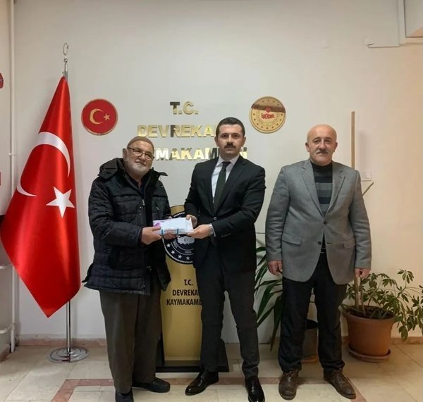 Yaşlı amca emekli maaşından kalan paraları depremzedeler için gönderdi