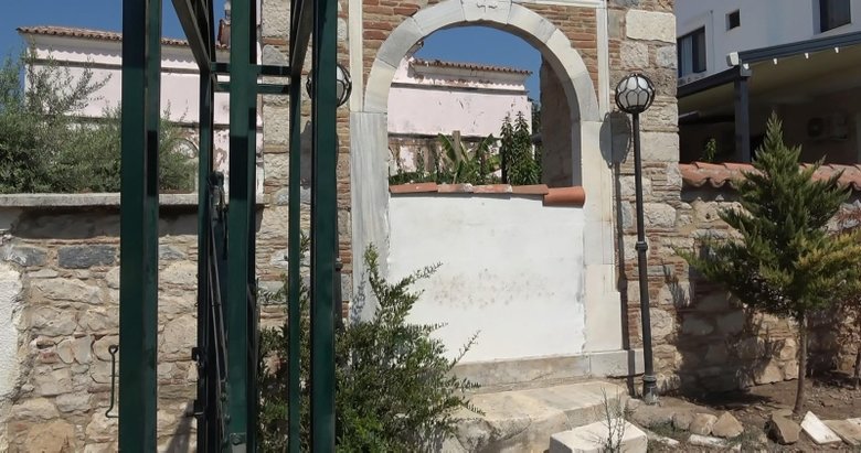 CHP’li belediye tarihi kilisenin kapılarına duvar örmüştü! Suç duyurusunda bulunuldu