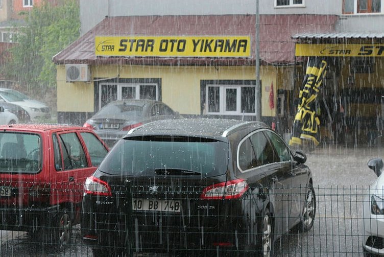 Balıkesir’de dolu hayatı felç etti