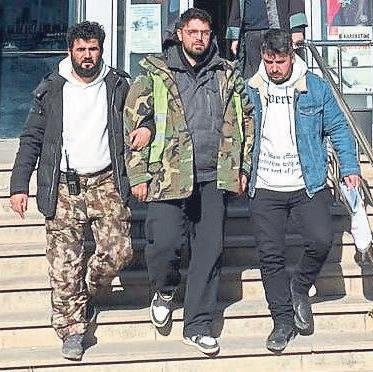 Enkaz altında kalan sosyal medya