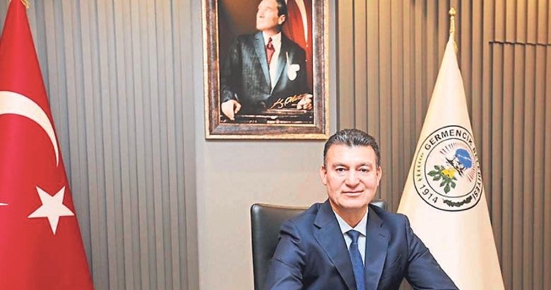 Başkan Akın, İzgören’in kitabına konu oldu