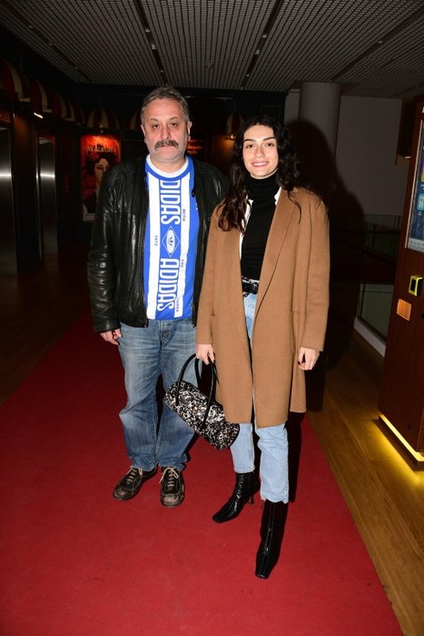 Hazar Ergüçlü yönetmen sevgilisi Onur Ünlü ile yollarını ayırdı