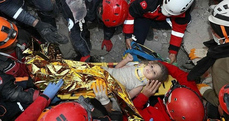 İzmir’de mucize kurtuluş! Ayda Bebek enkazdan çıkartıldı