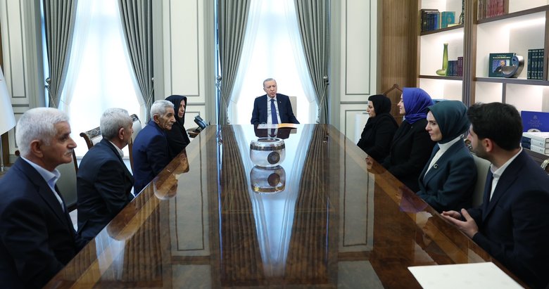 Erdoğan, PKK’nın İkiyaka katliamında ölenlerin aileleriyle görüştü