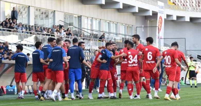 Altınordu evinde dört köşe! Kırklarelispor’u 4-0 mağlup ettiler