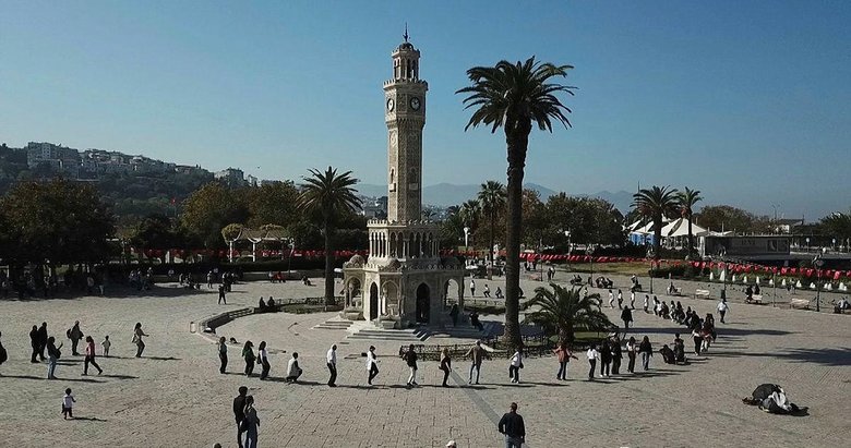 İzmir’de 100. yıl coşkusu başladı