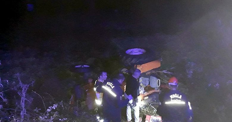 Muğla’da bir kişi devrilen traktörün altında kalarak öldü