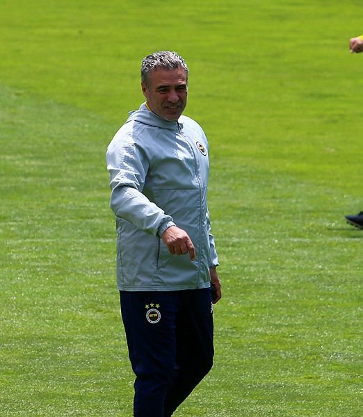 Fenerbahçe dünya yıldızına teklif yaptı! Kolarov geliyor mu? İşte son dakika Fenerbahçe transfer haberleri...