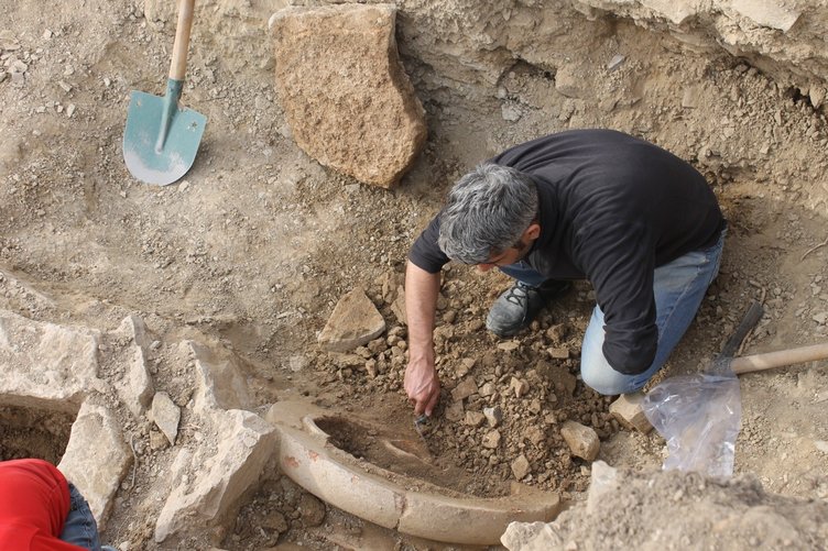 Çanakkale’deki Tenedos Antik Kenti’nde çocuk mezarlığı keşfedildi
