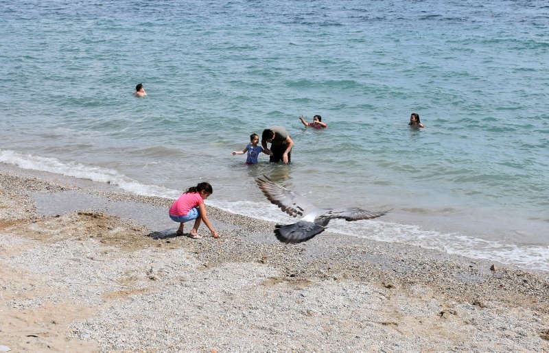 Antalya, Muğla, Isparta ve Burdur’da çocuklar güneşli havanın tadını çıkardı