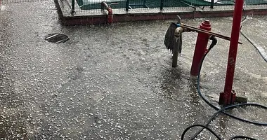 Afyonkarahisar’da dolu yağışı etkili oldu
