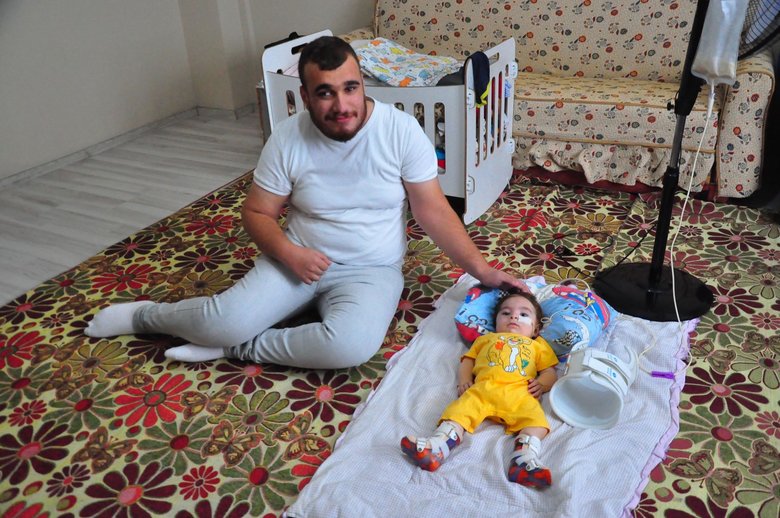 Kendi engelini unutup SMA’lı bebek için gönüllü çalışıyor