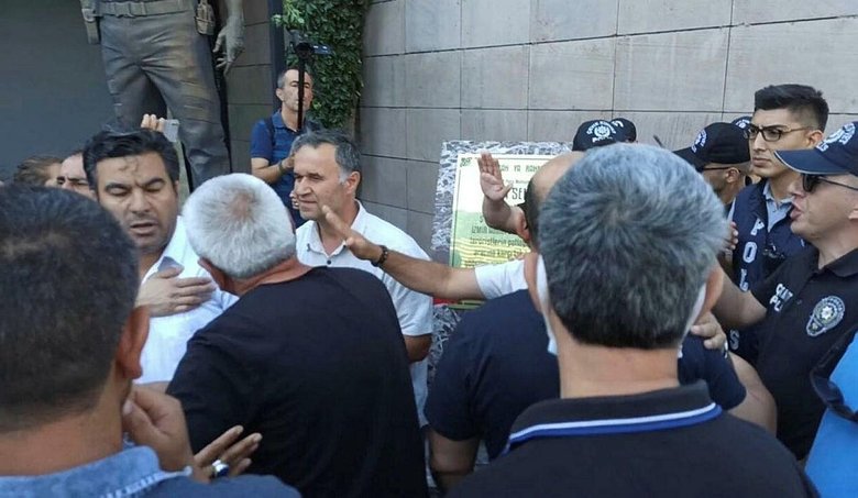 İzmir Adliyesi’nde hareketli anlar! Binaya silahla girmeye çalıştı