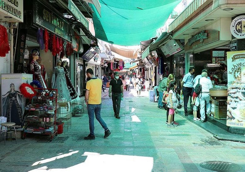İzmir’deki Tarihi Kemeraltı Çarşısı’nda iş yerleri açıldı! Normalleşme sonrası hareketlilik